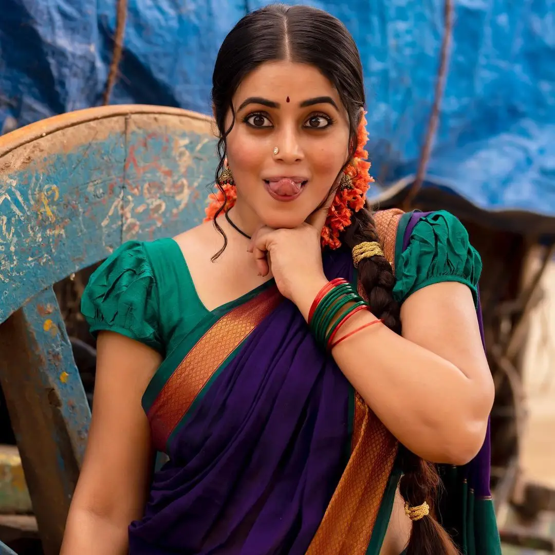 malayalam girl shamna kasim in blue half saree green blouse